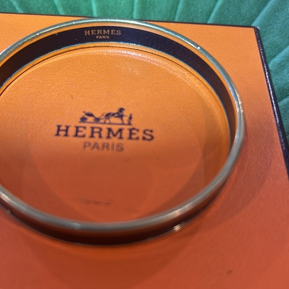 Vintage 🖤💛Hermès Narrow Enamel Bangle🖤💛 - Picture 3 of 7
